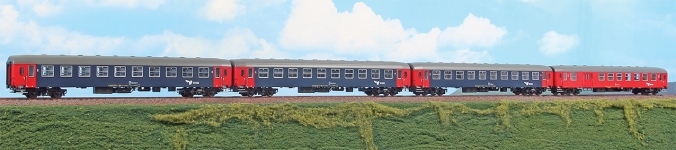 ACME 55295 - H0 - 4-tlg. Set Personenwagen Ferienexpress, DSB, Ep. V - Set 1